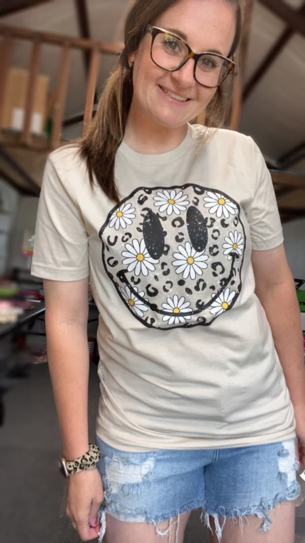 Smiling face daisy print